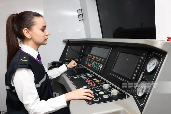 Bakı metrosunda daha bir qadın maşinist kimi fəaliyyətə başlayıb