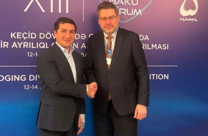 "Bu format çərçivəsində əməkdaşlıq üçün mühüm imkanlar mövcuddur" - Hikmət Hacıyev Aİ rəsmisi ilə görüşüb