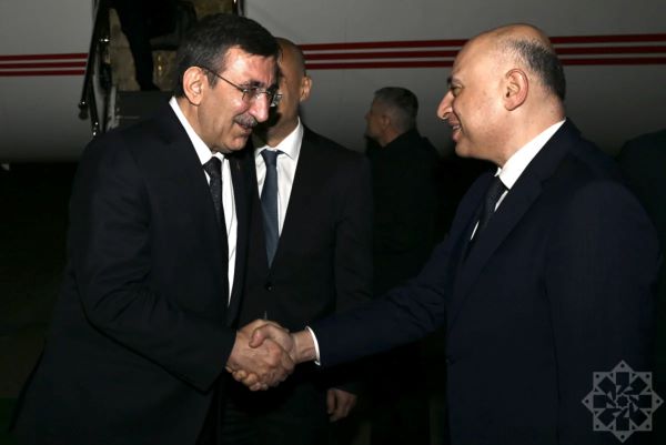 Cevdet Yılmaz Azərbaycana gəlib