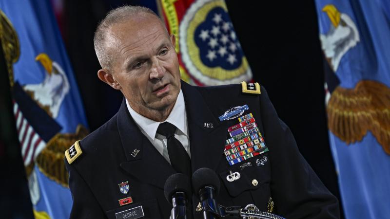 İstefaya göndərilən Amerikalı general Trampa &ldquo;ilişdi&rdquo;: &ldquo;Ordunun başında xarakerli lider olmalıdır&rdquo;