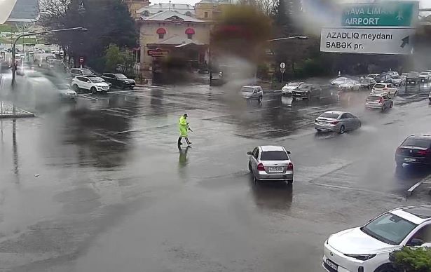 DİN-dən yağışla bağlı sürücülərə çağırış: bu küçələrdə sıxlıq var - SİYAHI