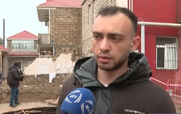&ldquo;Mətbəxdə oturduğum vaxt gördüm ki, evin altında nəsə partladı" - VİDEO