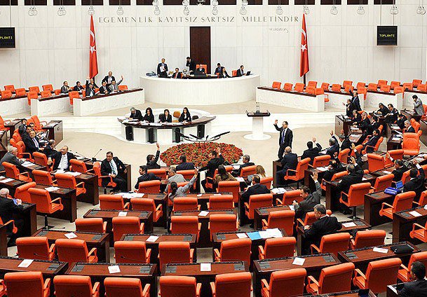 İki müxalif deputatın toxunulmazlığı ləğv olunur - Komissiya qərar verdi