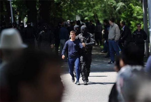 Qazaxıstanı aksiyalar bürüdü: polis hərəkətə keçdi, həbslər var - VİDEOLAR