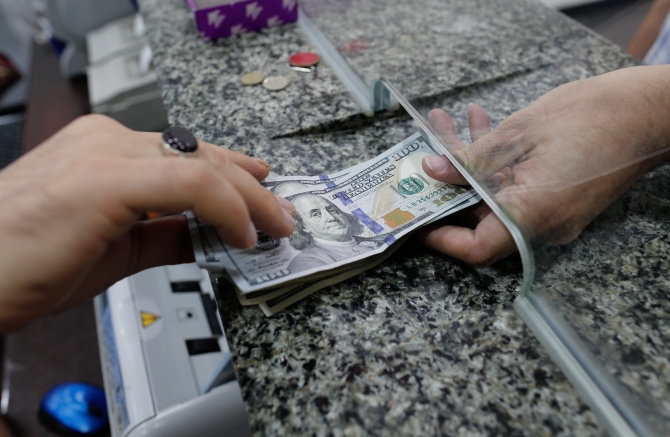 Bankların dollarla kredit verməsi məhdudlaşdırıldı – 3 halda veriləcək