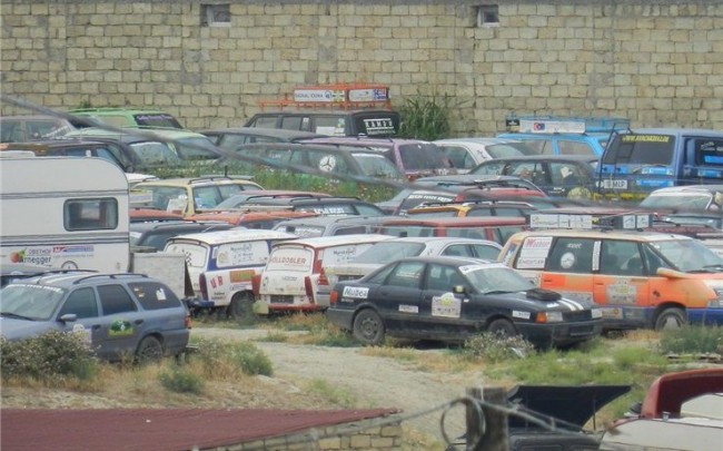 Bakıda alman turistlərin qaçqınlara bağışladığı maşınlar belə satılır - Şok VİDEO