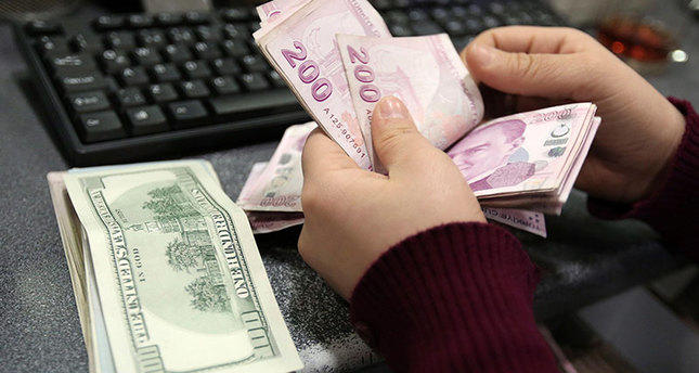 Türkiyənin milli valyutası dollar qarşısında cüzi bahalanıb