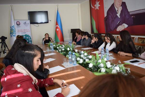 Azərbaycanda ailə institutunun çağdaş problemləri gündəmə gətirilib - Gəncədə tədbir