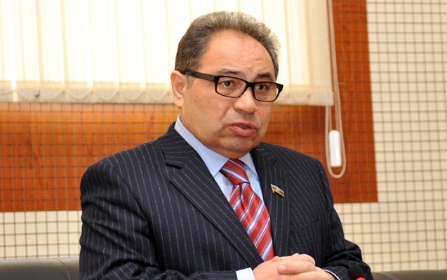 Abel Məhərrəmovla BDU-nun keçmiş prorektoru məhkəməyə verildi: "Mebelin pulunu ala bilmirik&rdquo;