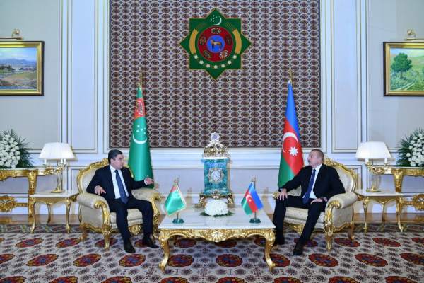Azərbaycan və Türkmənistan prezidentlərinin təkbətək görüşü: \"Bizim çox yaxşı imkanlarımız var\" - FOTO