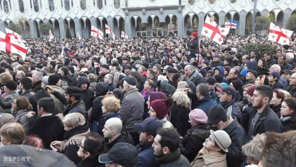 Gürcü müxalifəti hökumətə vaxt verdi, Saakaşvili isə xalqı mübarizə çağırdı: \"Mübarizəmiz qələbə ilə başa çatacaq\"
