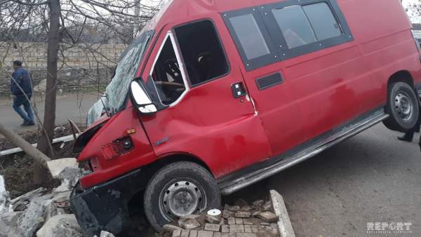 Tovuzda sərnişin mikroavtobus qəzaya düşüb, yaralananlar var