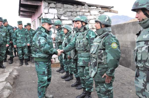 DSX rəisi Ermənistanla sərhəddə: general görülən işlərin gedişatını yox­la­yıb - FOTO