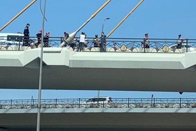 Bakıda 50-55 yaşlı kişi "Bağırov körpüsü"ndən özünü atıb, vəziyyəti ağırdır