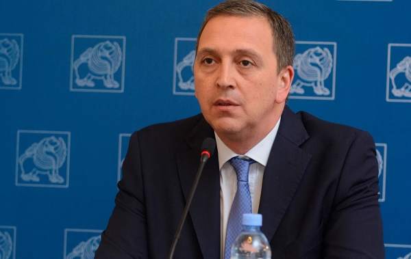 Nazir müavini istefa verdi