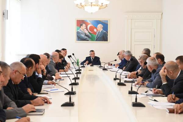 Komitə sədri iki sektor müdirini cəzalandırdı