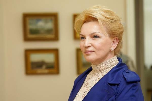 Sabiq naziri hava limanında saxladılar