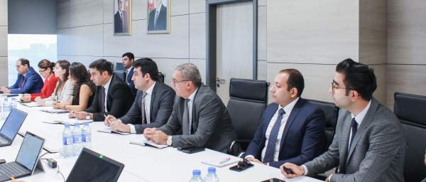 Energetika Nazirliyində bərpa olunan enerji hərraclarının keçirilməsi layihəsi müzakirə edilib