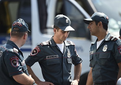 Ermənistanda generalın oğlu silahlı insident törədib