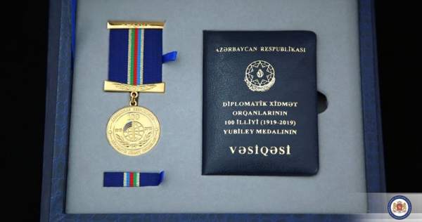 Gürcü nazirə “Azərbaycanın diplomatik xidmət orqanları-100” yubiley medalı  verildi