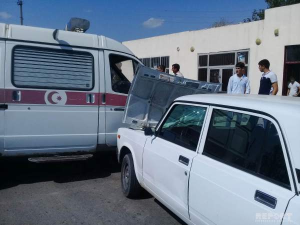 Bərdədə təcili yardım maşını qəzaya düşüb, yaralılar var