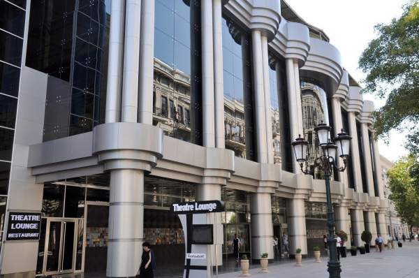 Gənc Tamaşaçılar Teatrının binasının tavanı çöküb