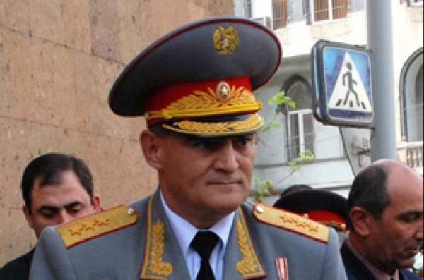 Keçmiş nazir başına güllə sıxıb intihar etdi 