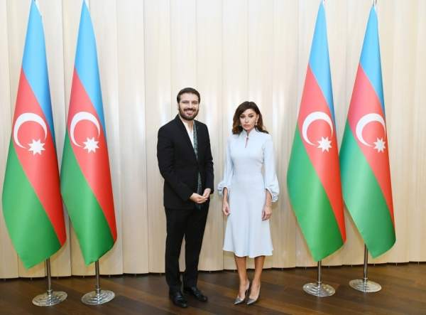 Mehriban Əliyeva Sami Yusufla görüşdü, Azərbaycan Prezidentinin fəxri diplomunu təqdim etdi 