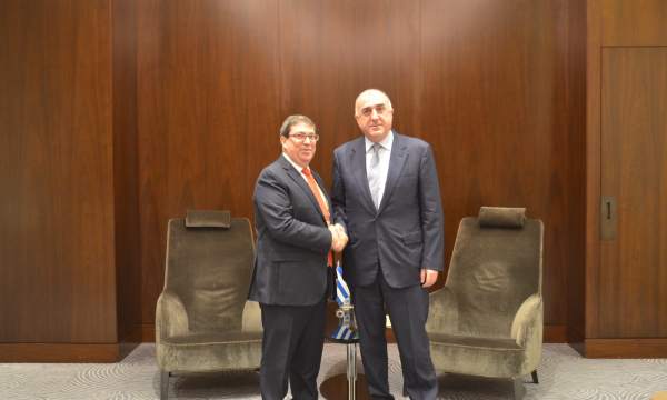 Elmar Məmmədyarov Bruno Rodriges Parilya ilə görüşüb