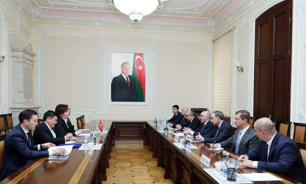 Zakir Qaralov Qırğız Respublikası Baş prokurorunun müavinini qəbul edib