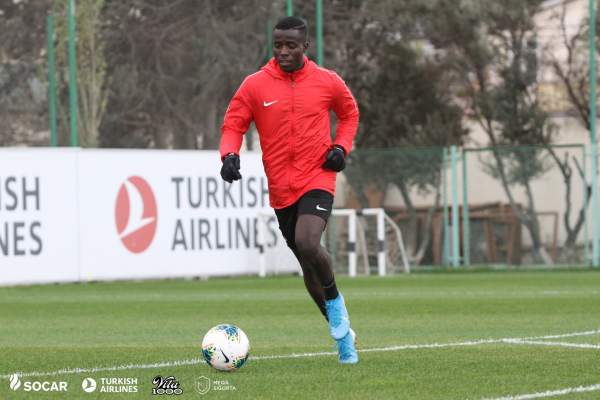 \"Neftçi\" 19 yaşlı qveniyalı futbolçu alır