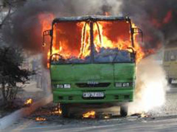 Bakıda avtobus yandı - VİDEO