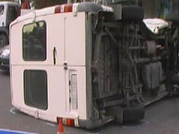 Şabranda mikroavtobus&nbsp;aşıb:&nbsp;bir nəfər ölüb, 17 yaralı var