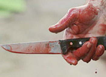 Qazaxda gəlin bıçağa əl atdı, ata və oğlunu vurdu