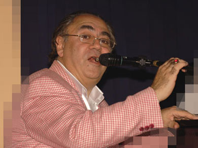 Cavan Zeynallı yeni mahnılar üzərində izləyir