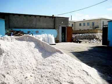 Polis Bakıda keyfiyyətsiz duz istehsal edən sex azkarlayıb