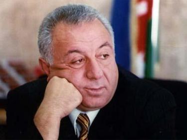 \"Şeyximizə qarşı sərxoş vəziyyətdə söz atmaq, onu dolamaq ən böyük əxlaqsızlıqdır\" -    YAP-çı deputat 