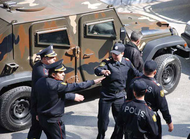Cəlilabadda polis əməliyyatı: polisə müqavimət göstərən 8 nəfər saxlanıldı - 2 yaralı var