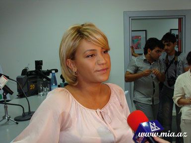 Müğənni Röya Ayxan oğlunun adını Hüseyn qoydu