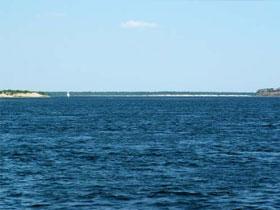 Neft Daşlarının yaxınlığında balıqçı batıb - VİDEO