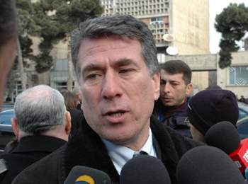 Ziyafət Əsgərov: “Parlament seçkilərində Azərbaycan nümunə göstərməlidir”