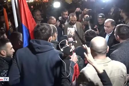 İrəvanda revanşistlərin mitinqi başlayıb VİDEO