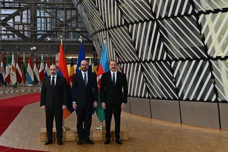Başladı! Brüsseldə Əliyev - Mişel - Paşinyan keçidi! Bizim rakurs: Qalib və qürurlu görüntülər... FOTO VİDEO VACIB YENİLƏNİB