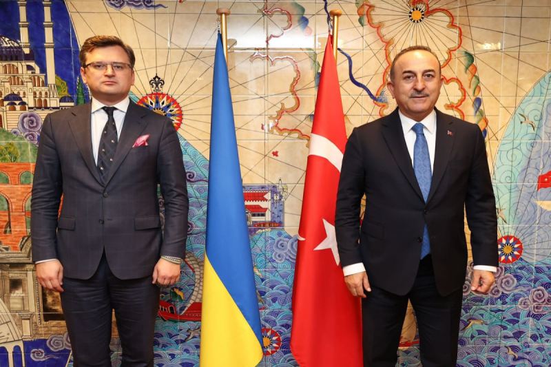 Çavuşğolu ukraynalı həmkarı ilə yekun sülh sazişini müzakirə edib 
