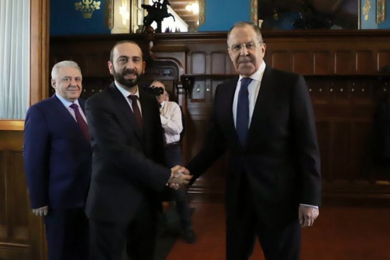 Ermənistan və Rusiya XİN başçıları görüşüb 