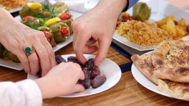 İftarda sağlamlığımıza zərər vuran davranışlar: Bunları etmək olmaz!
