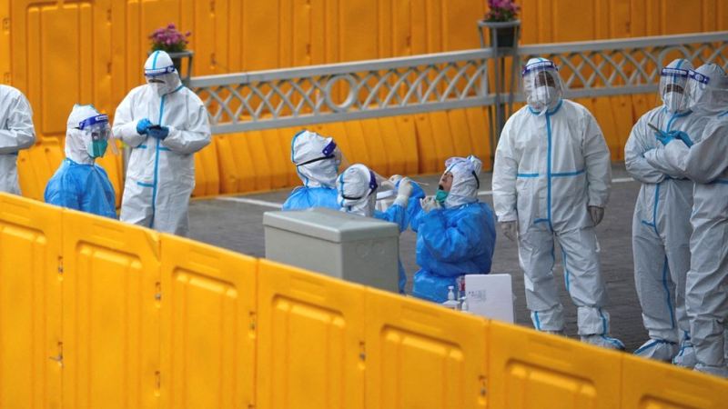 Şanxayda koronavirus tüğyan edir: Karantin sərtləşdi, insanlar evlərdə aclıqdan əziyyət çəkir