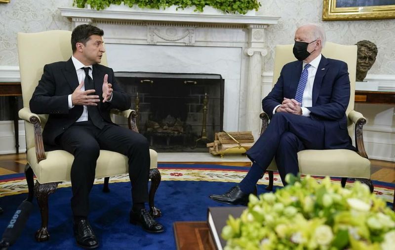 Bayden Zelenski ilə danışdı 