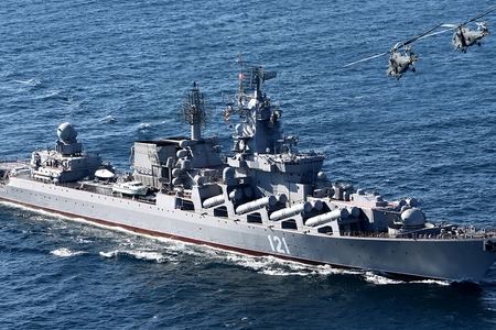 Rusiyanın “Moskva” raket kreyserində yanğın olub, döyüş sursatları partlayıb 