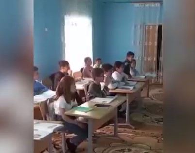 Cəlilabadda məktəb uçdu, müəllim öz evini məktəbə çevirdi VİDEO